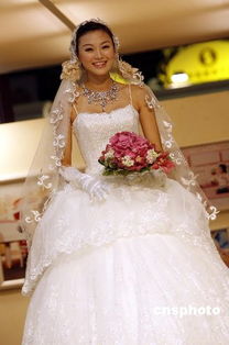 模特靚麗登場展示08最新婚紗