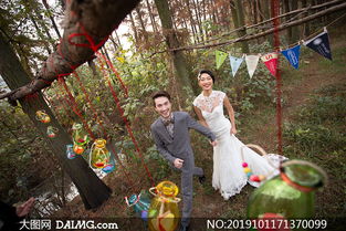 牽著手前行的情侶人物婚紗攝影原片