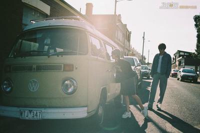 不再獨自旅行:生活原本樣子的婚紗照(23)_校園內外 _光明網