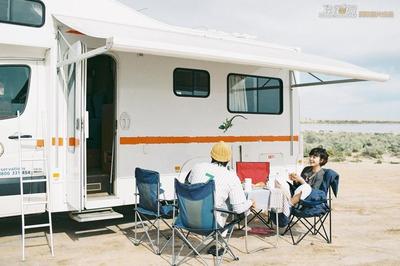 不再獨自旅行:生活原本樣子的婚紗照(14)_校園內外 _光明網