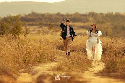 旅行拍照兩不誤丨一對愛旅行戀人的婚紗照