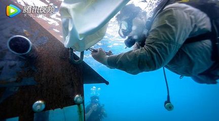 侶行夫婦造珊瑚礁 《我們的侶行2》記錄&ldquo;海底家園&rdquo;建造全過程